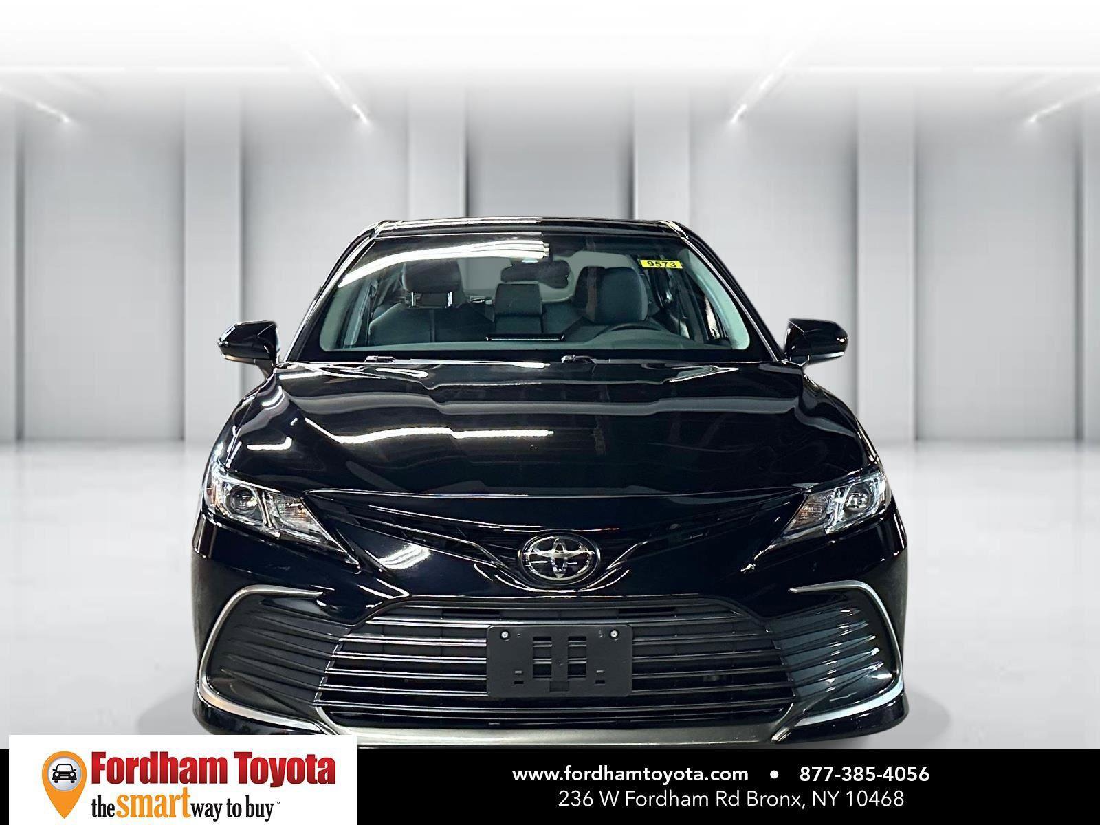 Used 2022 Toyota Camry LE image 9