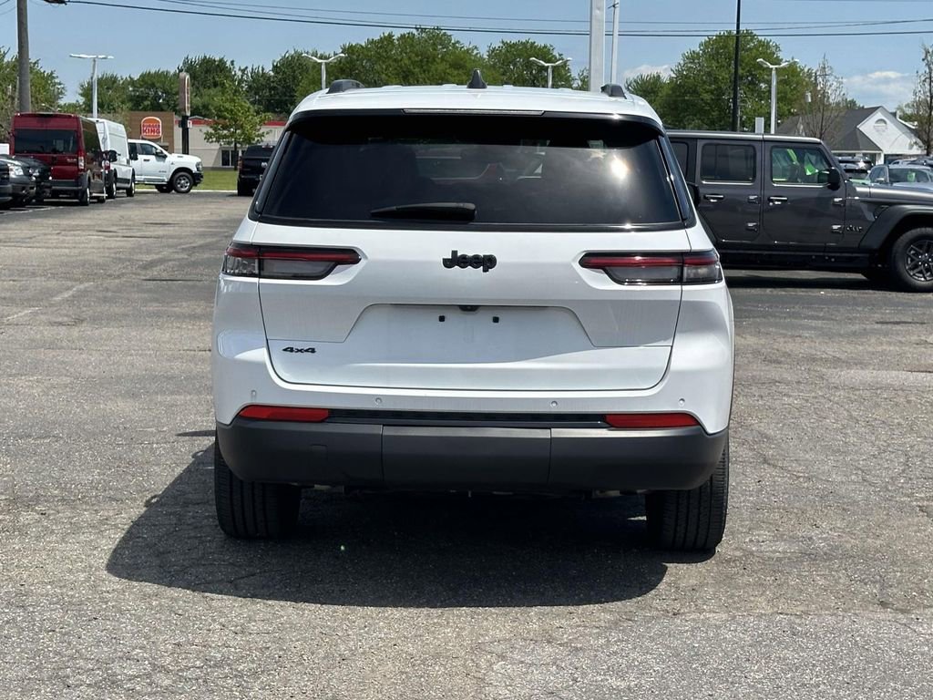 Used 2024 Jeep Grand Cherokee L Altitude AWD/4WD image 5