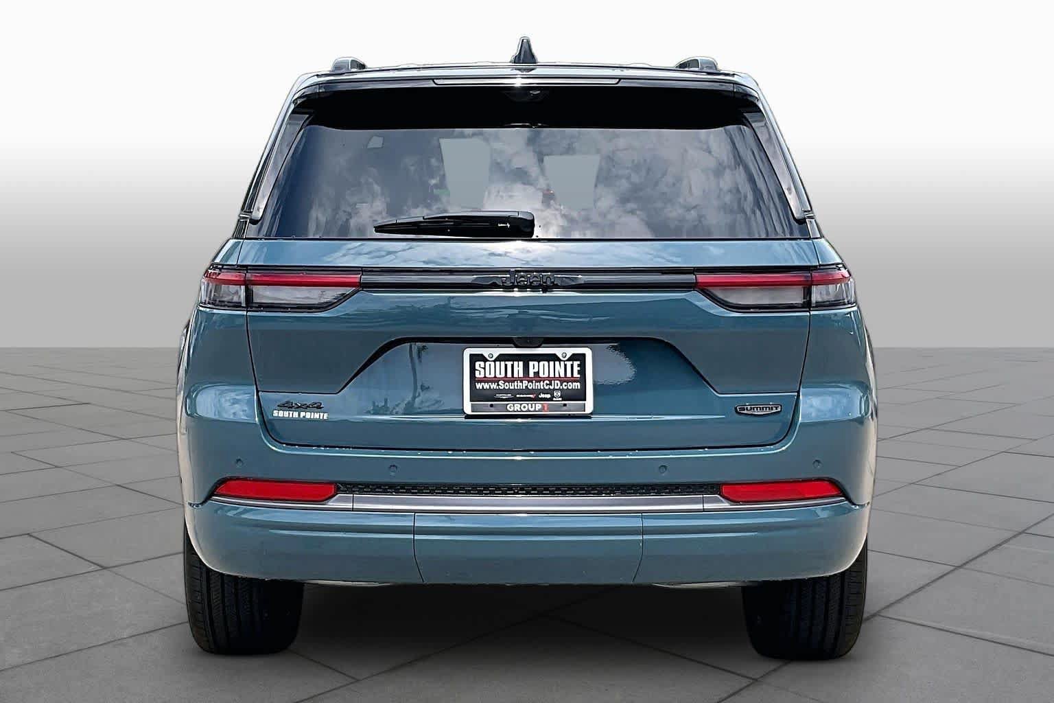 New 2026 Jeep Grand Cherokee Summit AWD/4WD image 4