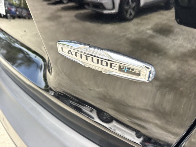 Used 2019 Jeep Cherokee Latitude Plus FWD image 25