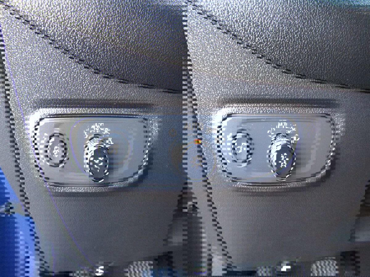 Used 2022 Chevrolet Equinox LT image 12