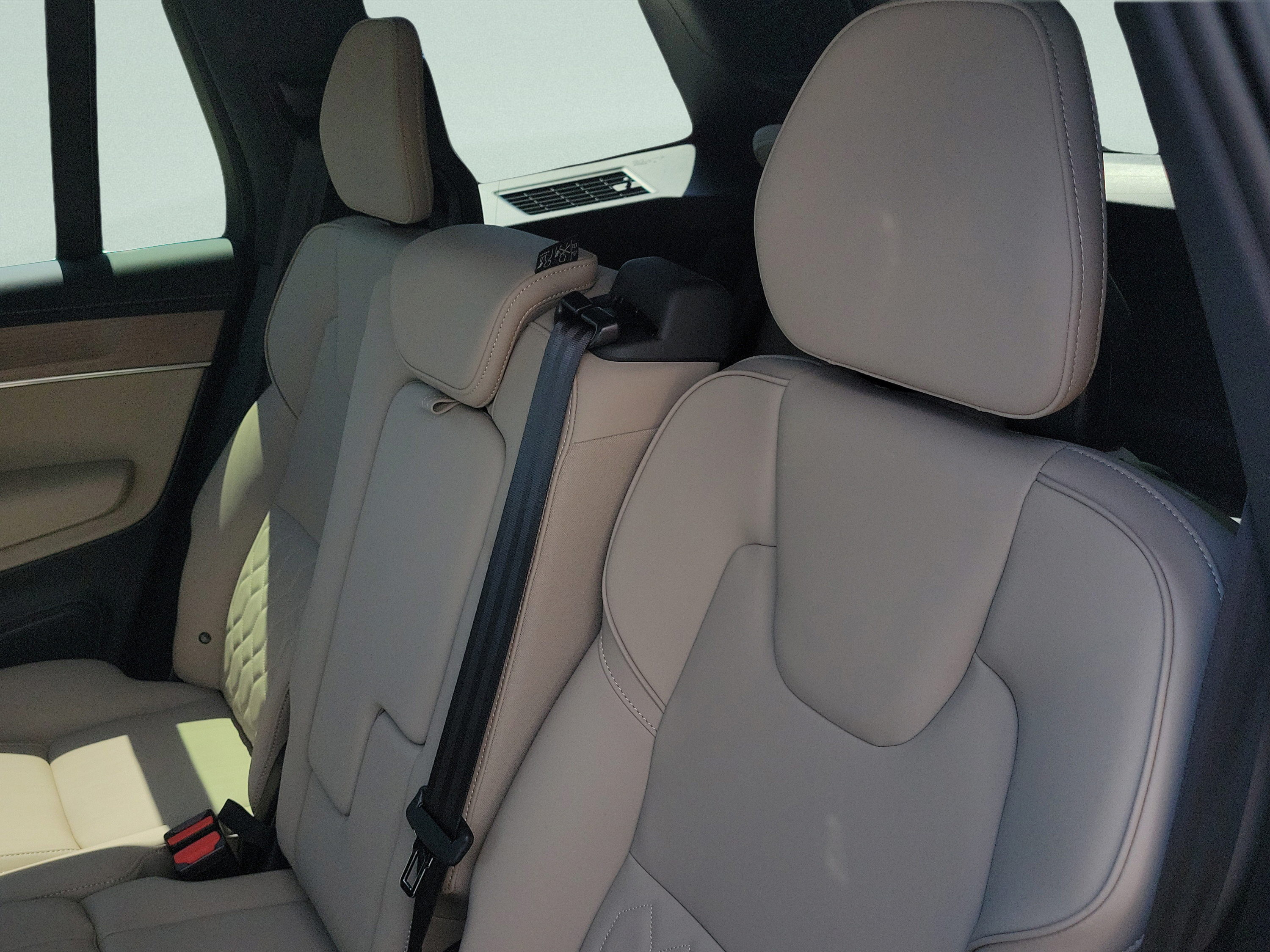 Used 2026 Volvo XC90 B5 Plus w/ Protection Package Premier AWD/4WD image 9