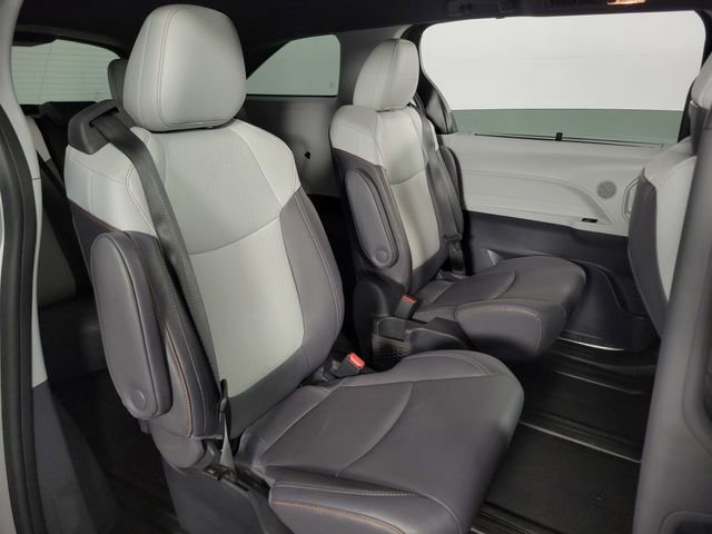 Used 2023 Toyota Sienna XSE w/ XSE Plus Package image 18