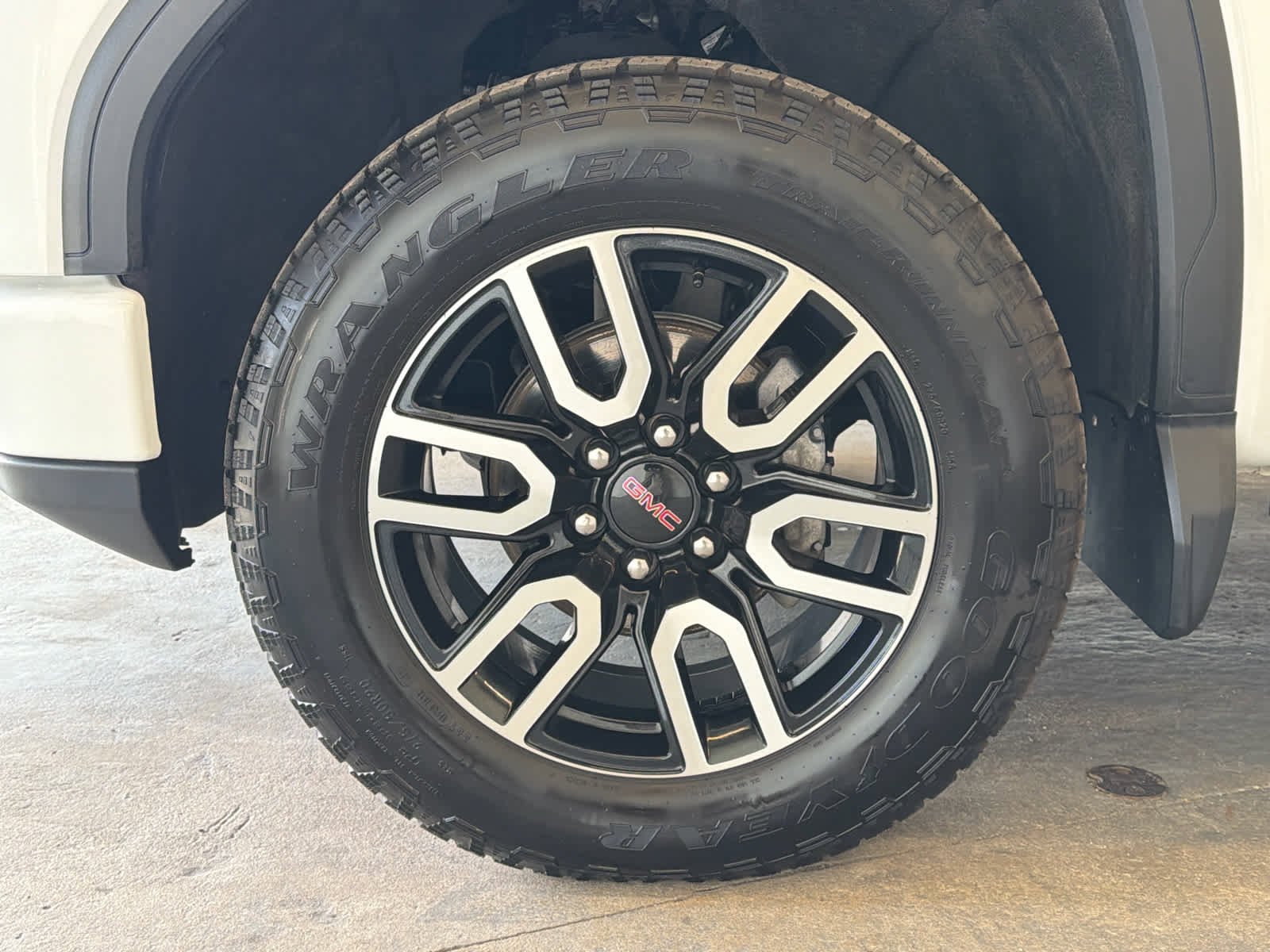 Certified 2024 GMC Sierra 1500 AT4 w/ Technology Package image 11