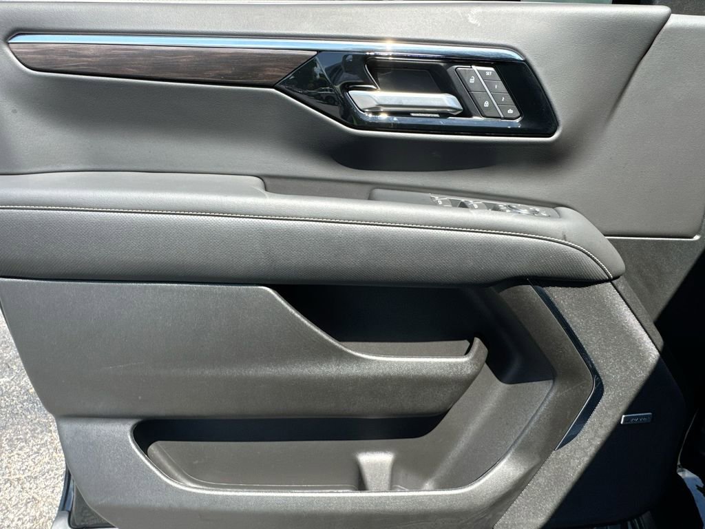 Used 2025 Chevrolet Tahoe Premier RWD image 15