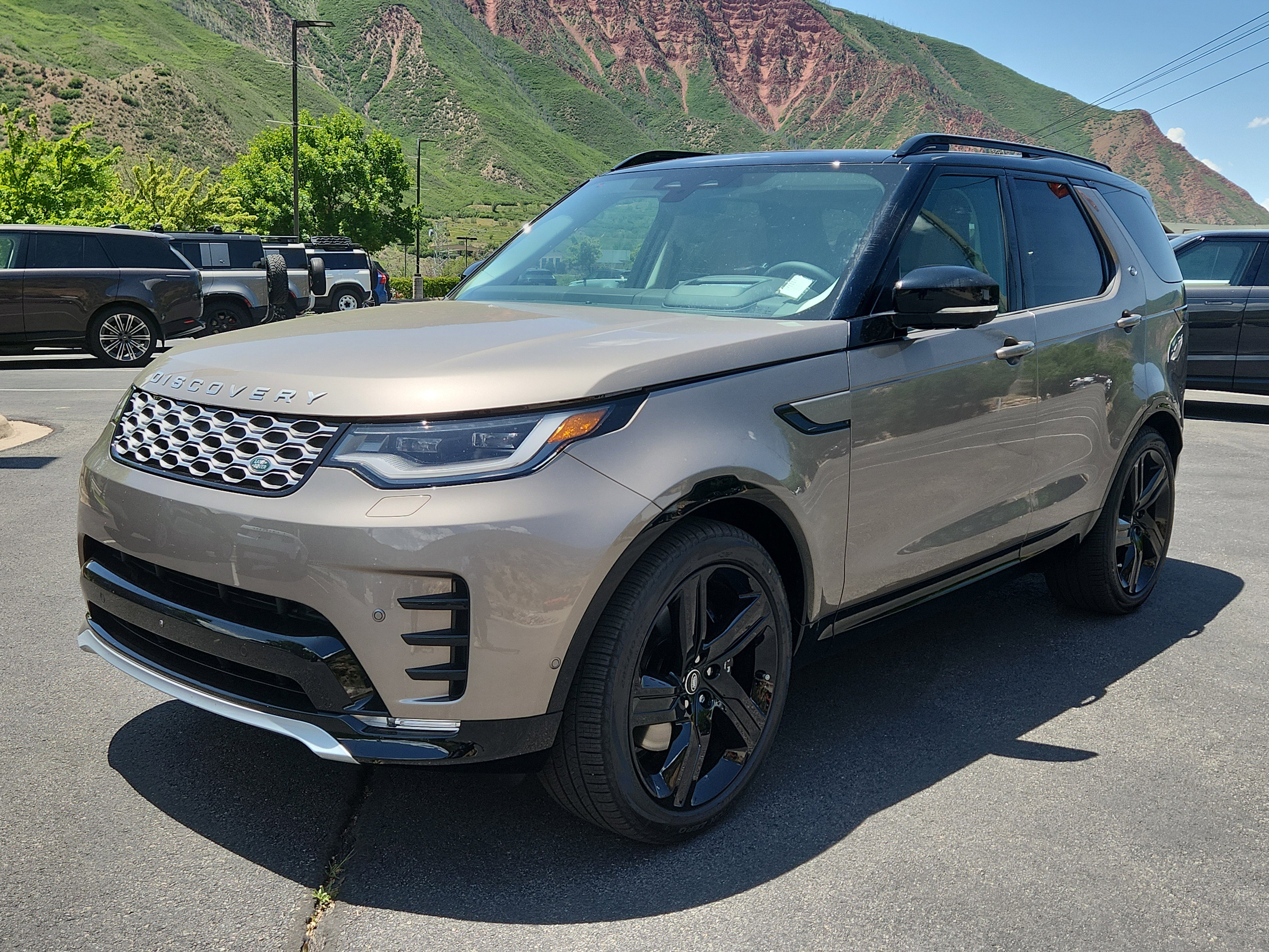 New 2025 Land Rover Discovery Metropolitan Edition image 6