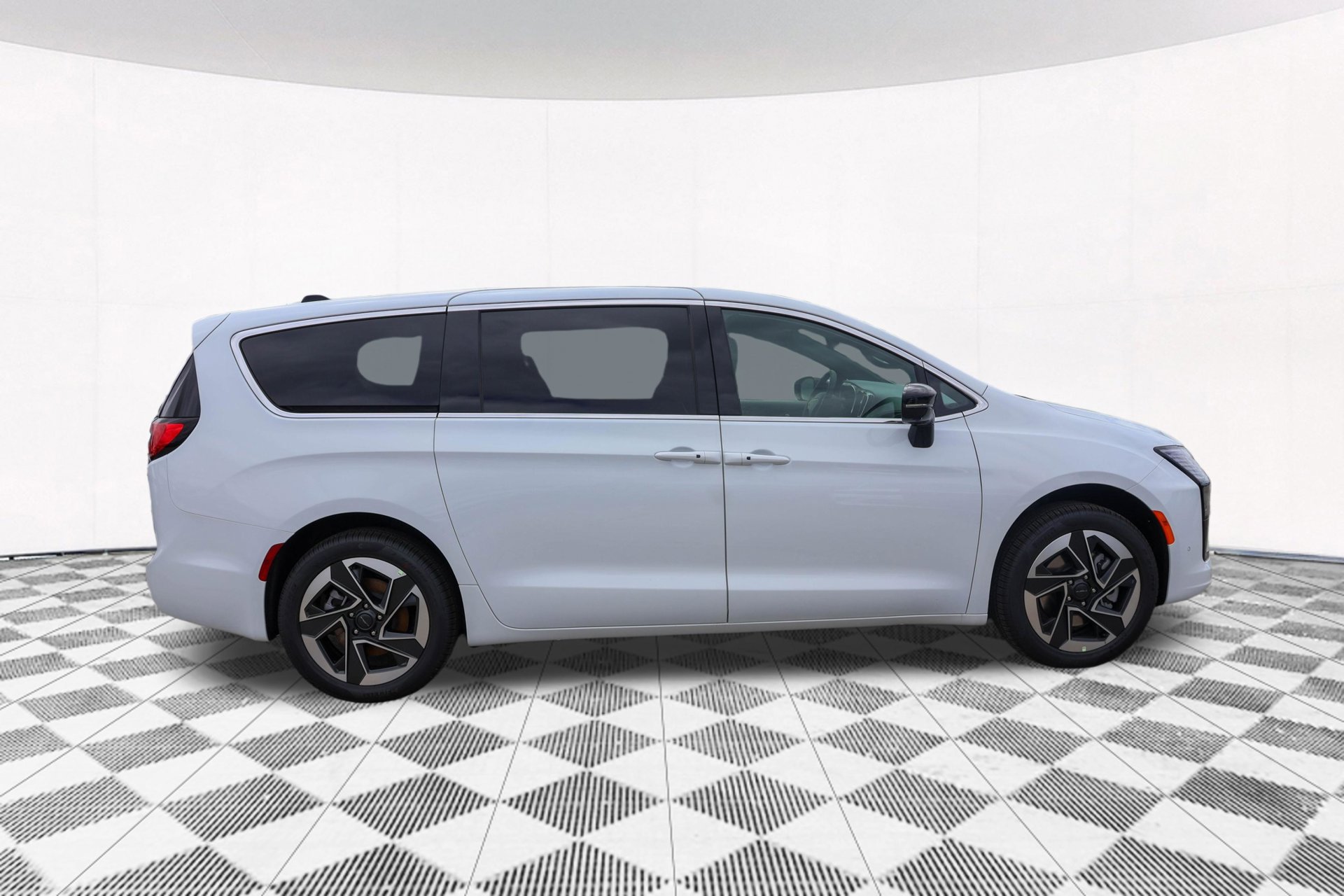 New 2027 Chrysler Pacifica Limited AWD/4WD image 11
