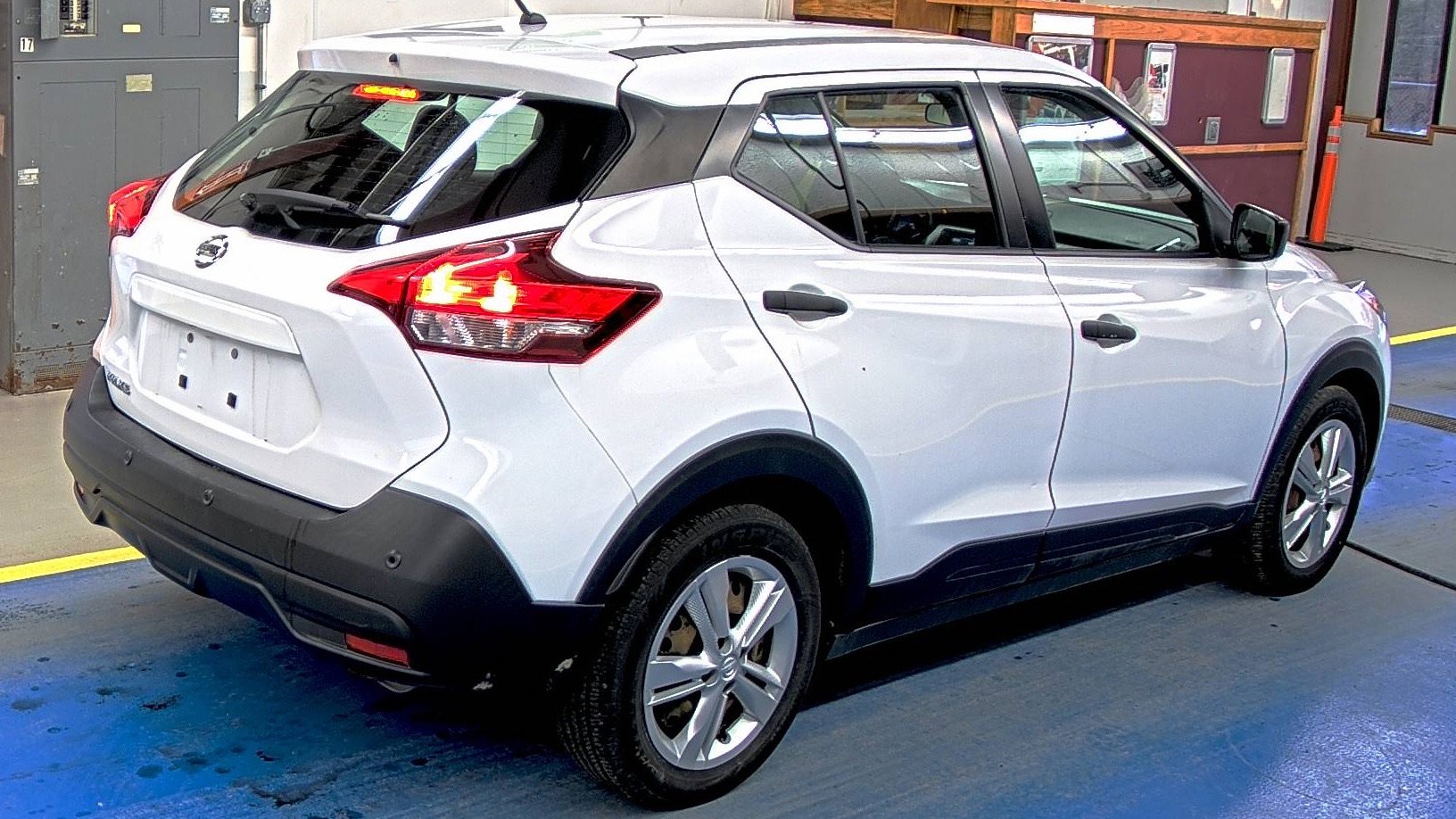 Used 2020 Nissan Kicks S image 4