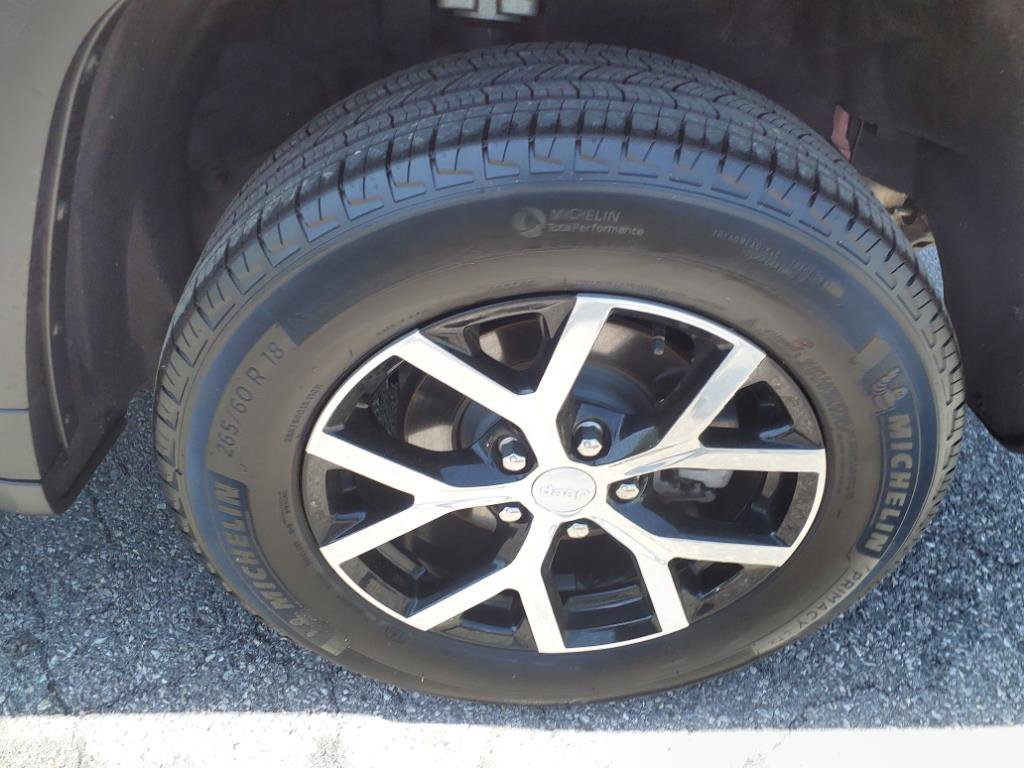 Used 2024 Jeep Grand Cherokee Limited image 7