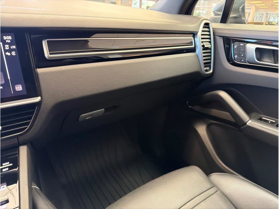 Used 2023 Porsche Cayenne AWD/4WD image 26