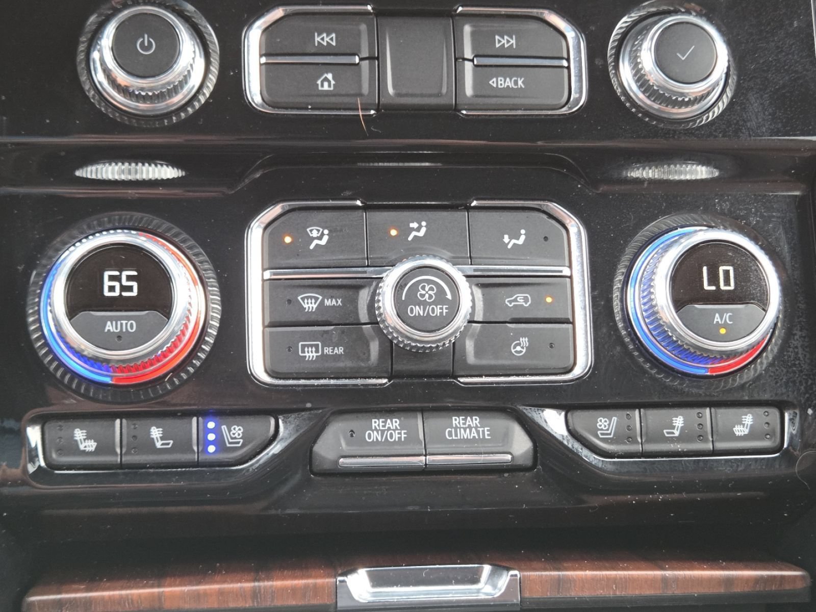 Used 2023 GMC Yukon Denali Ultimate AWD/4WD image 41