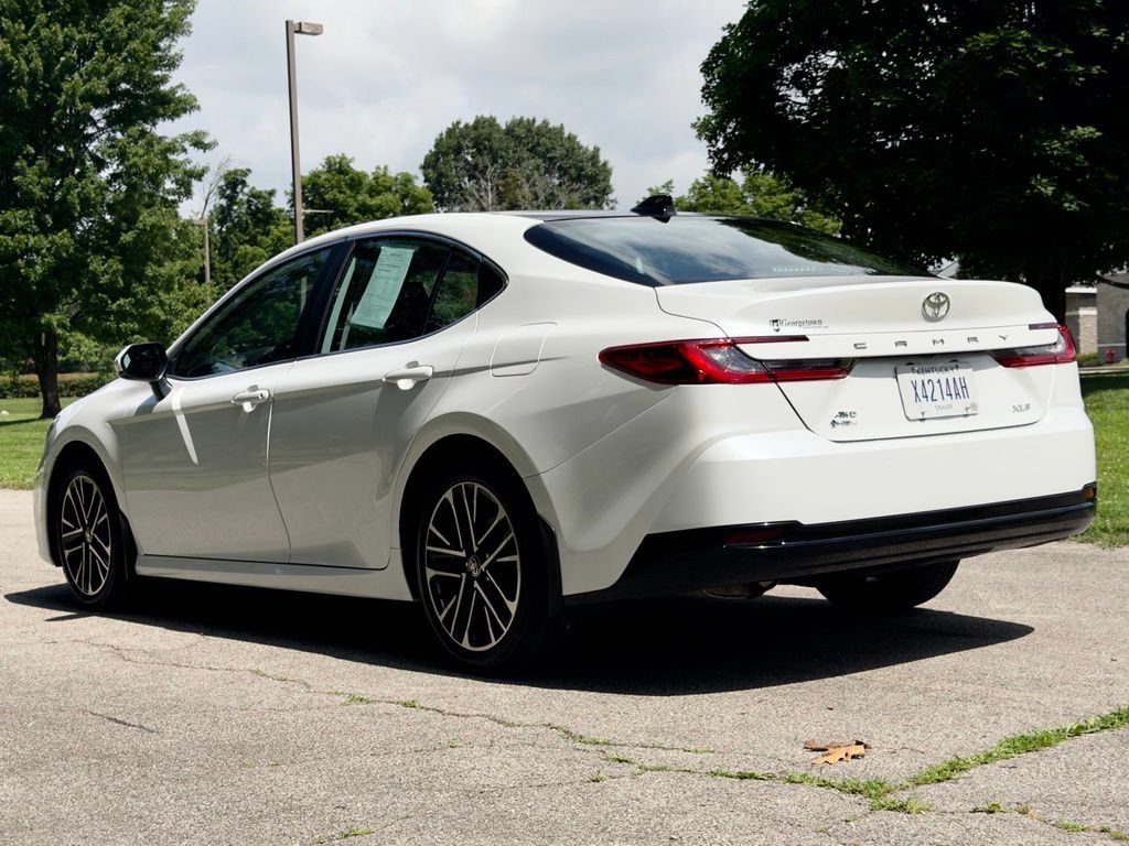 Used 2025 Toyota Camry XLE AWD/4WD image 6