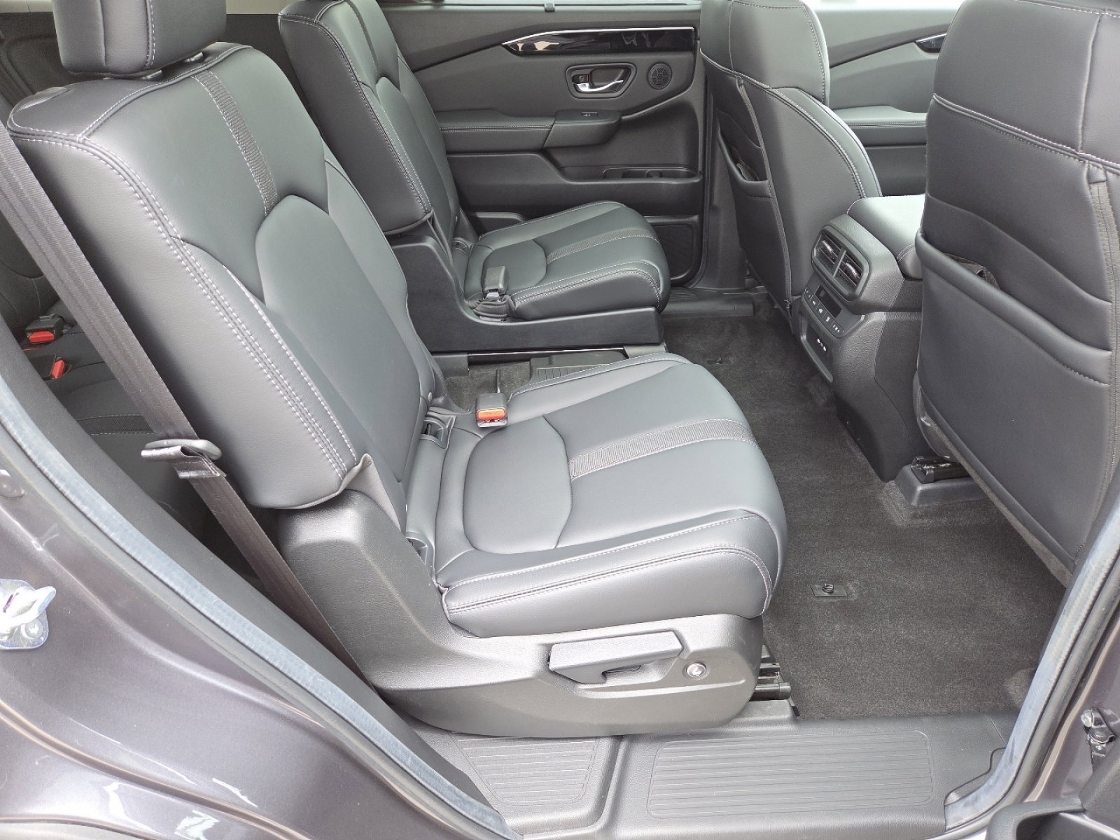 Used 2024 Honda Pilot Touring image 23