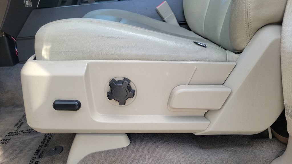 Used 2013 Ford Expedition XLT RWD image 15