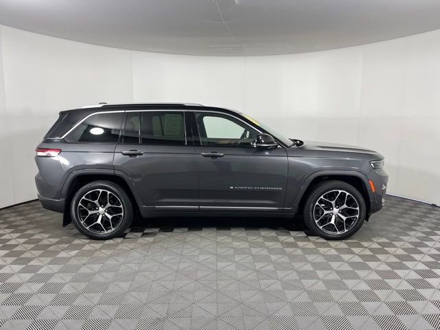 Used 2023 Jeep Grand Cherokee Summit AWD/4WD image 8