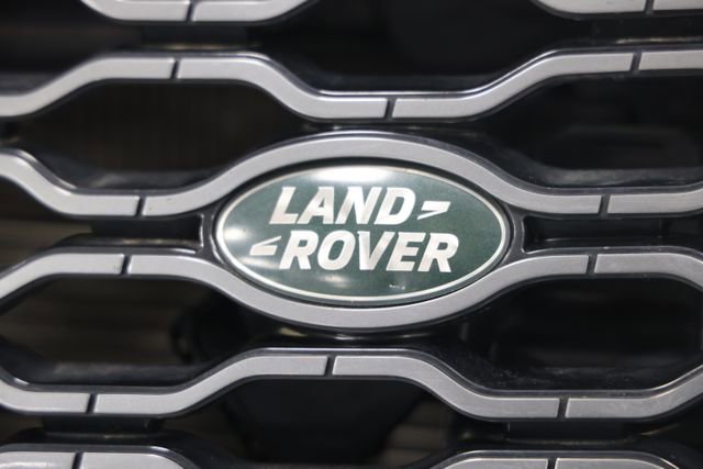 Used 2018 Land Rover Range Rover Velar R-Dynamic SE AWD/4WD image 4