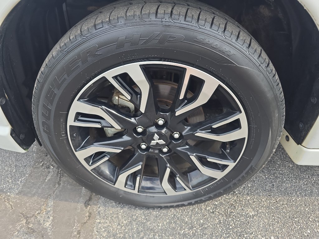 Used 2018 Mitsubishi Outlander SEL AWD/4WD image 28