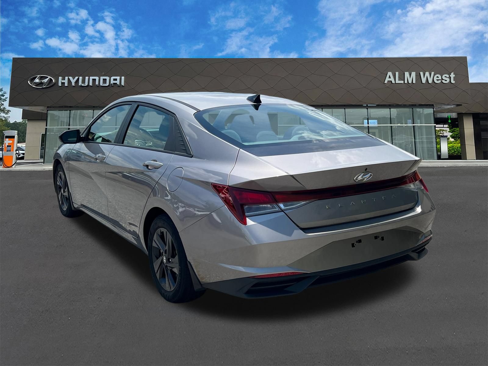 Used 2022 Hyundai Elantra SEL w/ Preferred Accessory Package FWD image 7