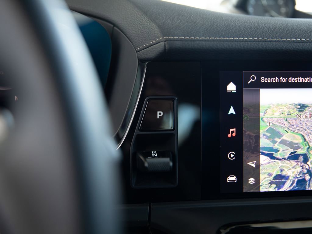 Certified 2025 Porsche Panamera 4 image 15