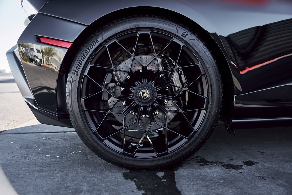 Used 2024 Lamborghini Huracan STO image 30