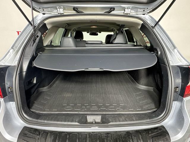 Used 2015 Subaru Outback 3.6R Limited image 32