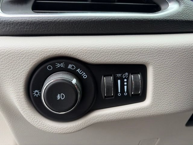 Used 2022 Chrysler Pacifica Limited FWD image 19