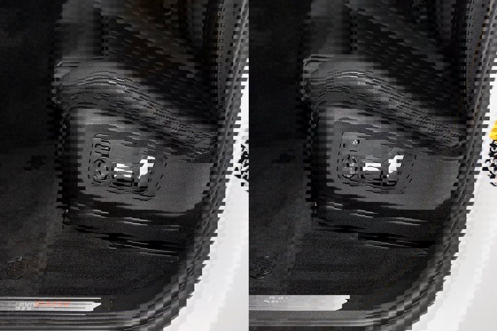 Used 2022 BMW X5 xDrive40i w/ Premium Package image 16