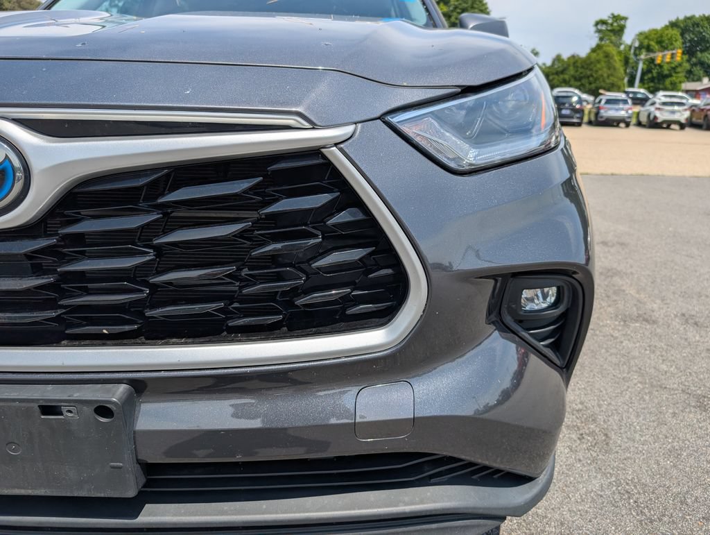 Used 2021 Toyota Highlander XLE AWD/4WD image 11