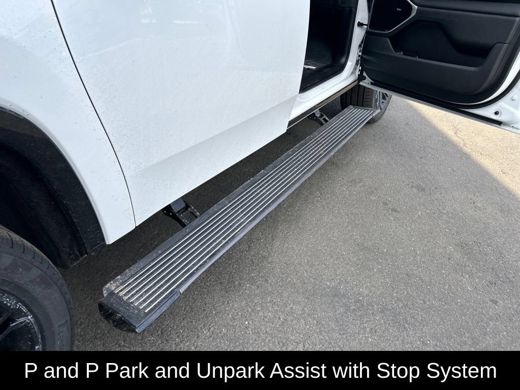 New 2026 Jeep Grand Wagoneer L Limited AWD/4WD image 38