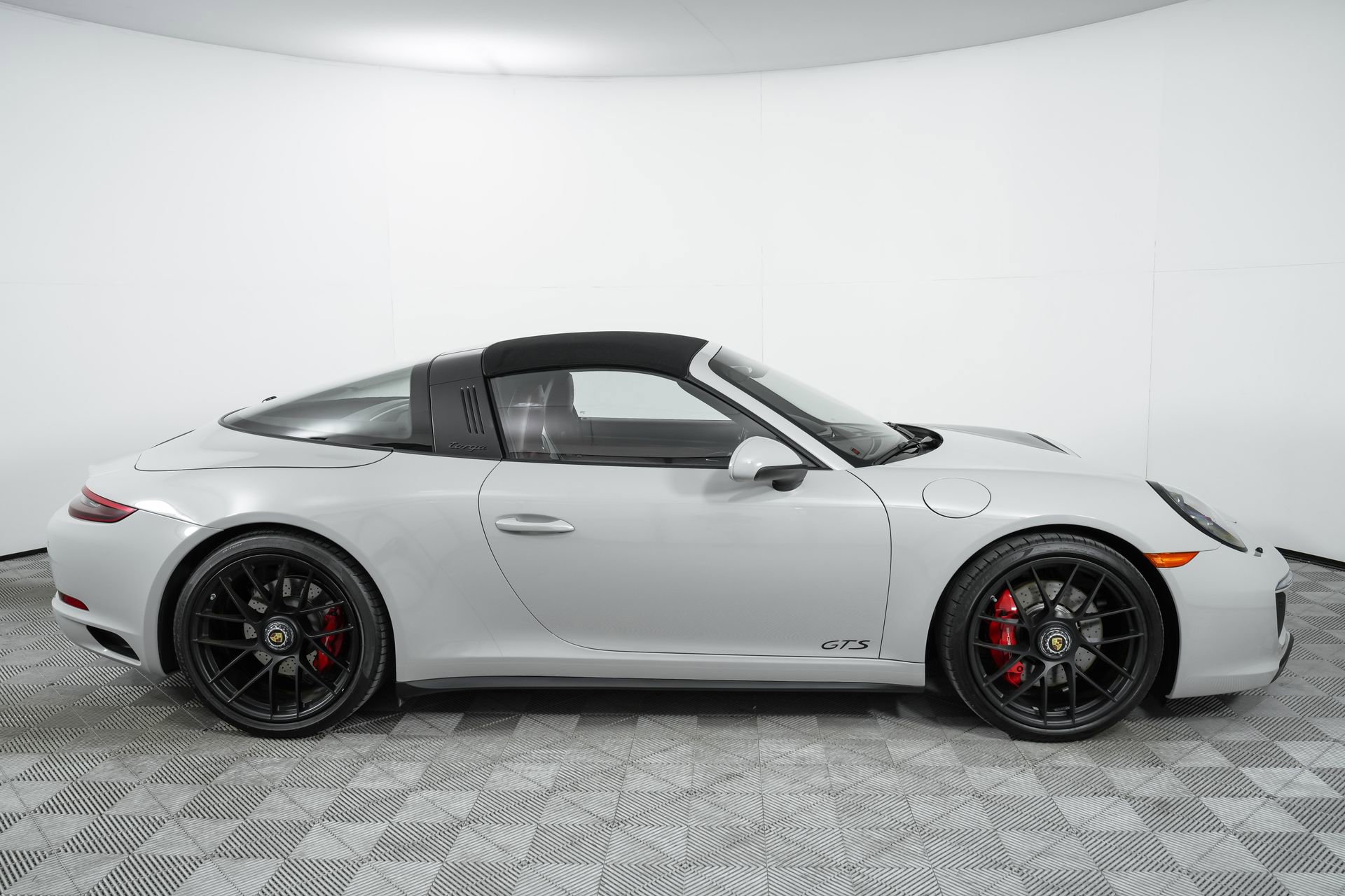 Used 2018 Porsche 911 Targa 4 GTS image 68