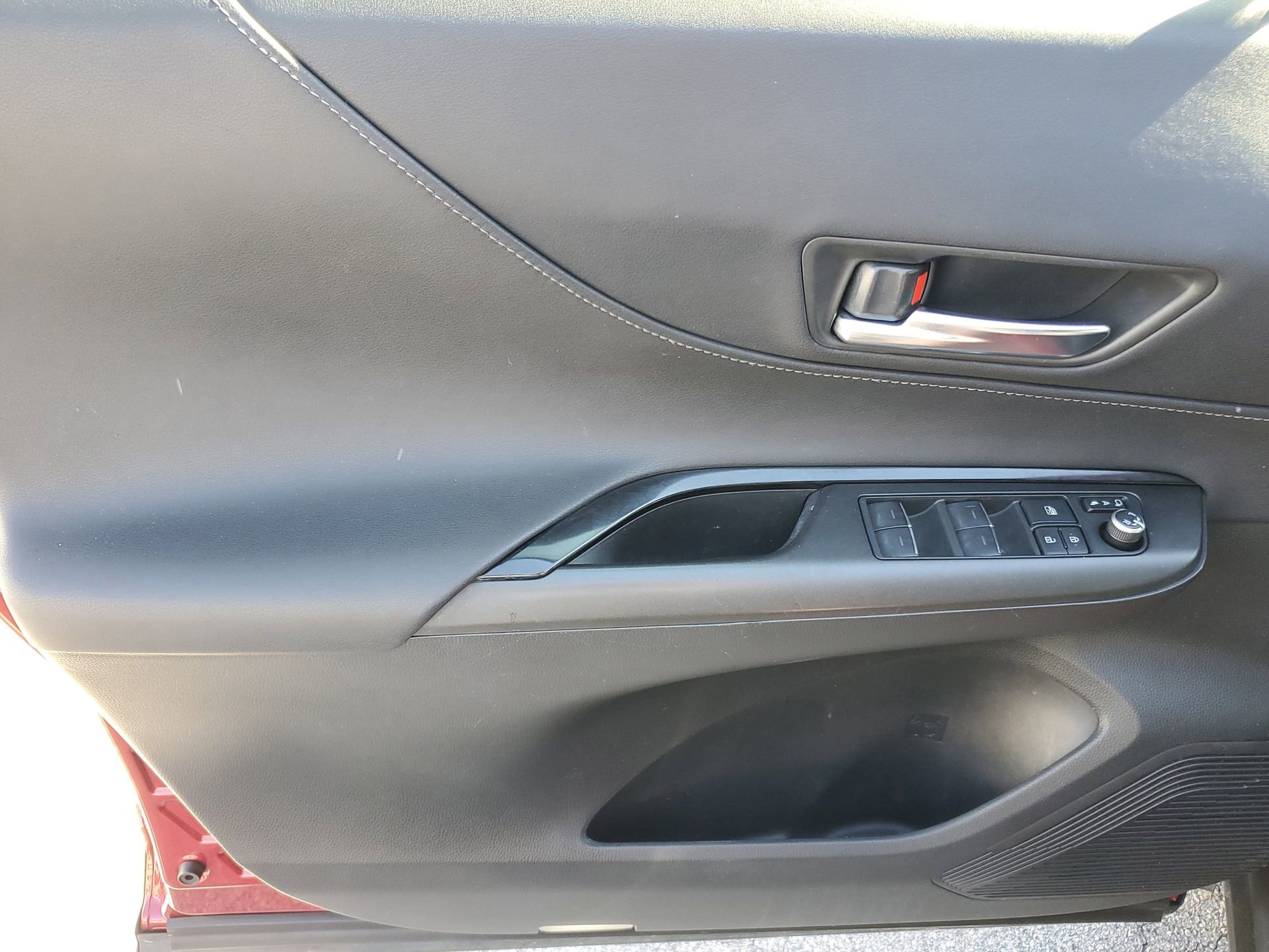 Used 2021 Toyota Venza LE image 17