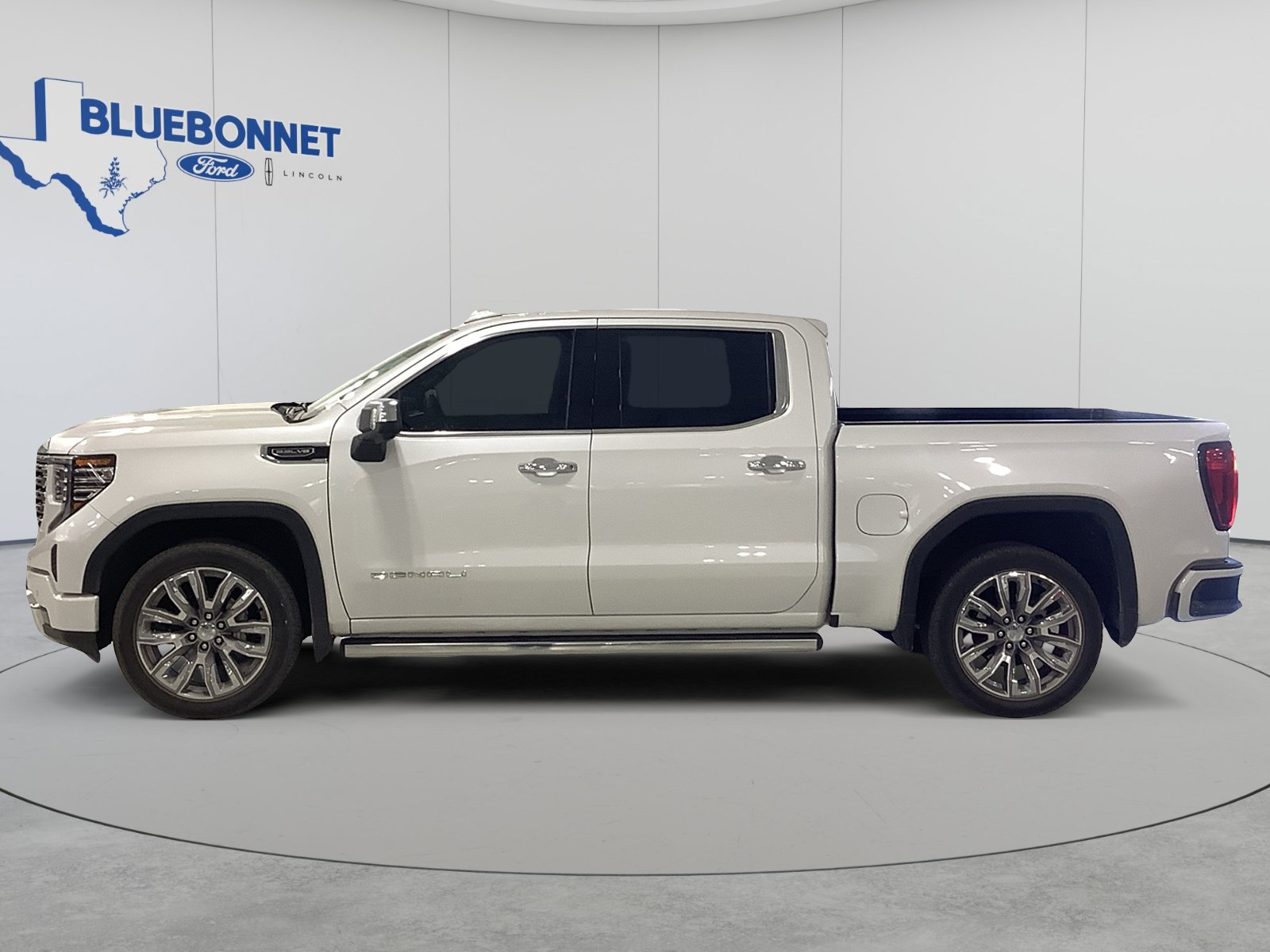 Used 2024 GMC Sierra 1500 Denali w/ Denali Reserve Package AWD/4WD image 8