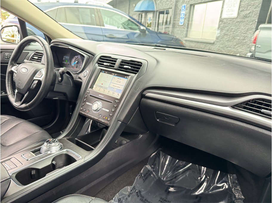 Used 2019 Ford Fusion Energi Titanium FWD image 21