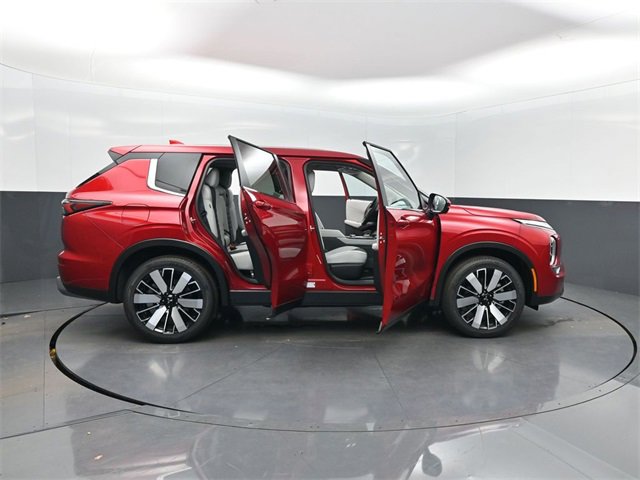 New 2025 Mitsubishi Outlander SE image 37