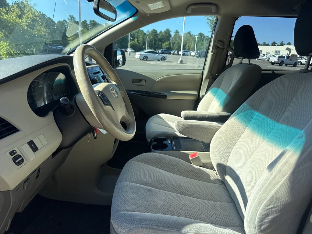 Used 2011 Toyota Sienna LE FWD image 12