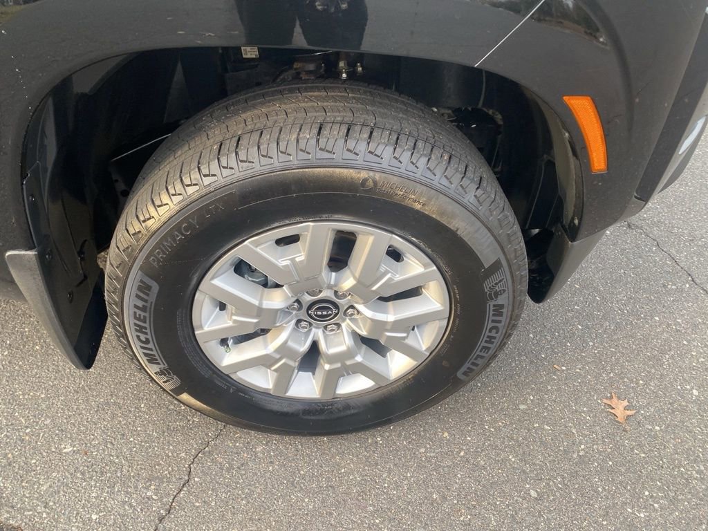 Used 2023 Nissan Frontier SV image 12