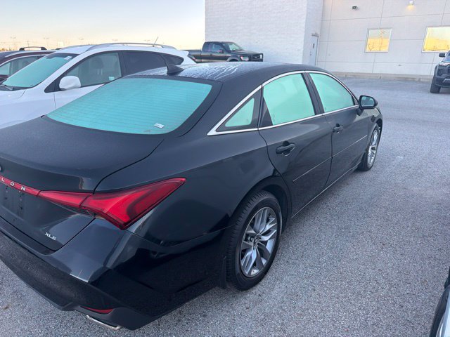Used 2020 Toyota Avalon XLE w/ Moonroof Package FWD image 4