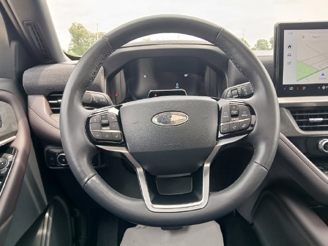 Used 2025 Ford Explorer Platinum w/ LUX Leather Package AWD/4WD image 25