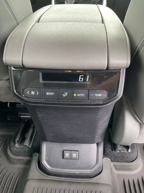 Used 2021 Toyota Highlander XLE AWD/4WD image 20