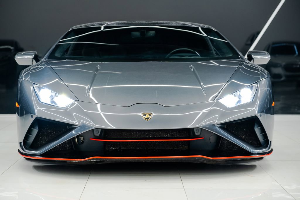 Used 2021 Lamborghini Huracan EVO image 2