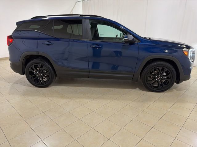 Used 2022 GMC Terrain SLE w/ Driver Convenience Package image 6