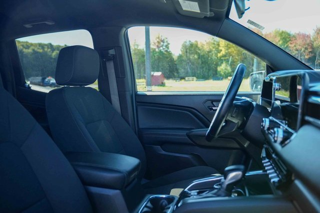 Used 2024 GMC Canyon Elevation image 15