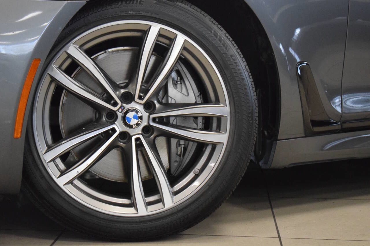 Used 2018 BMW 750i image 12
