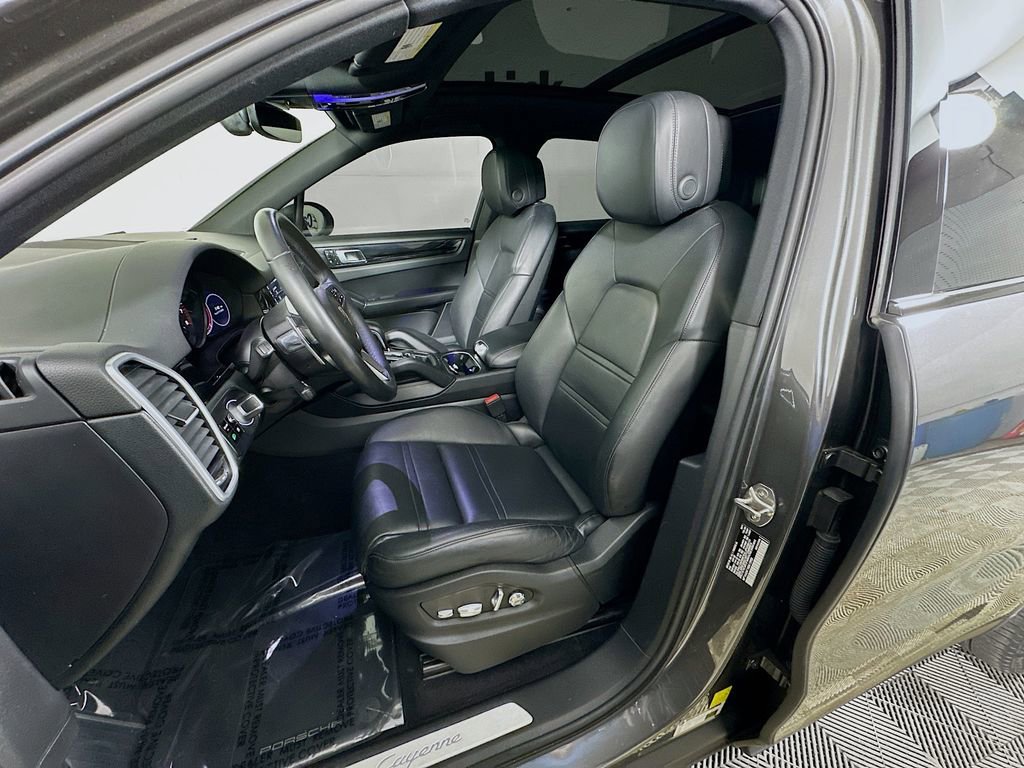 Used 2019 Porsche Cayenne Base image 25
