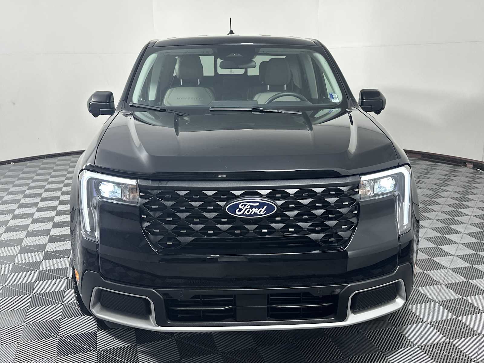 Used 2025 Ford Maverick Lariat image 2