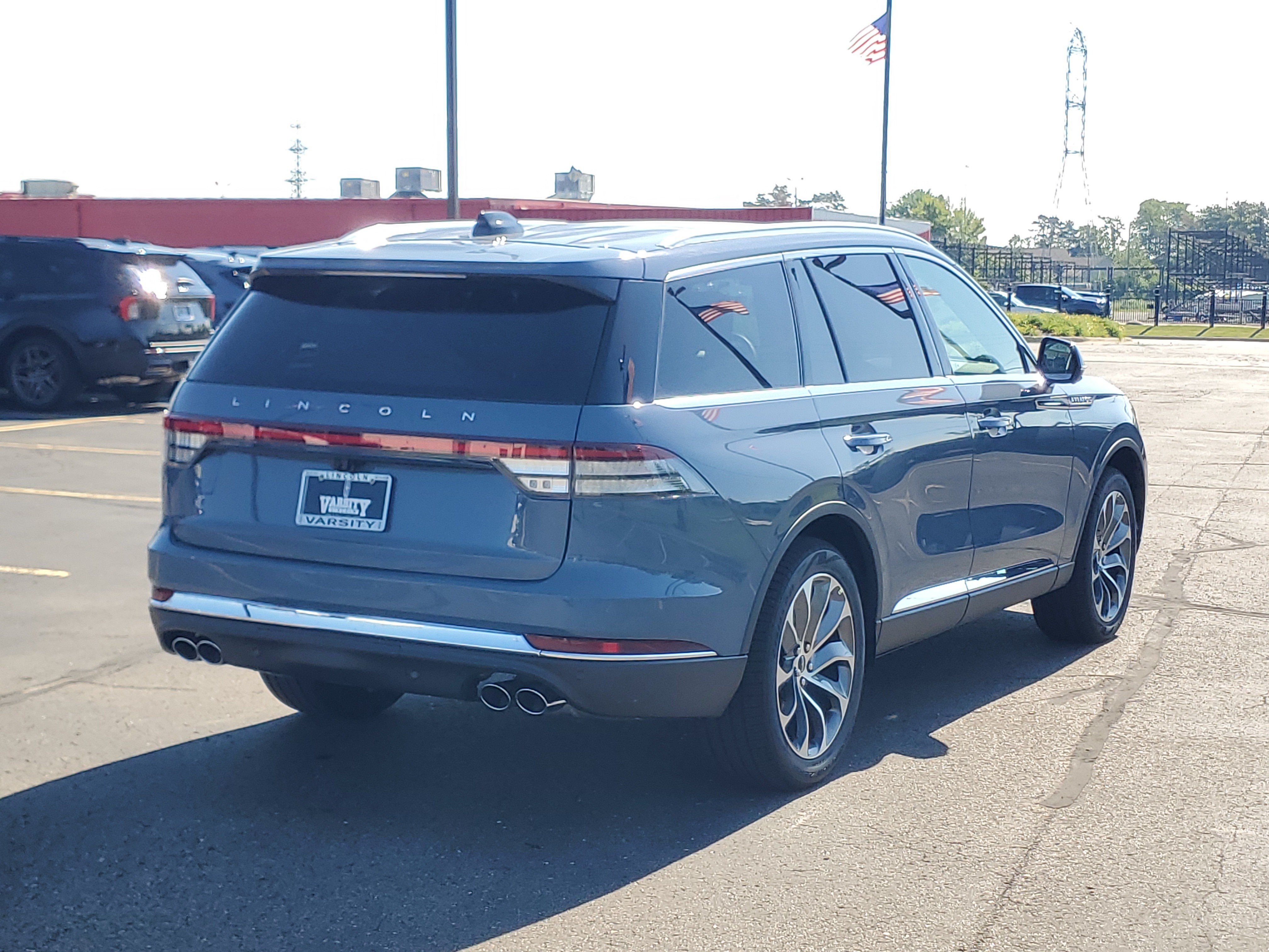 New 2026 Lincoln Aviator AWD image 4