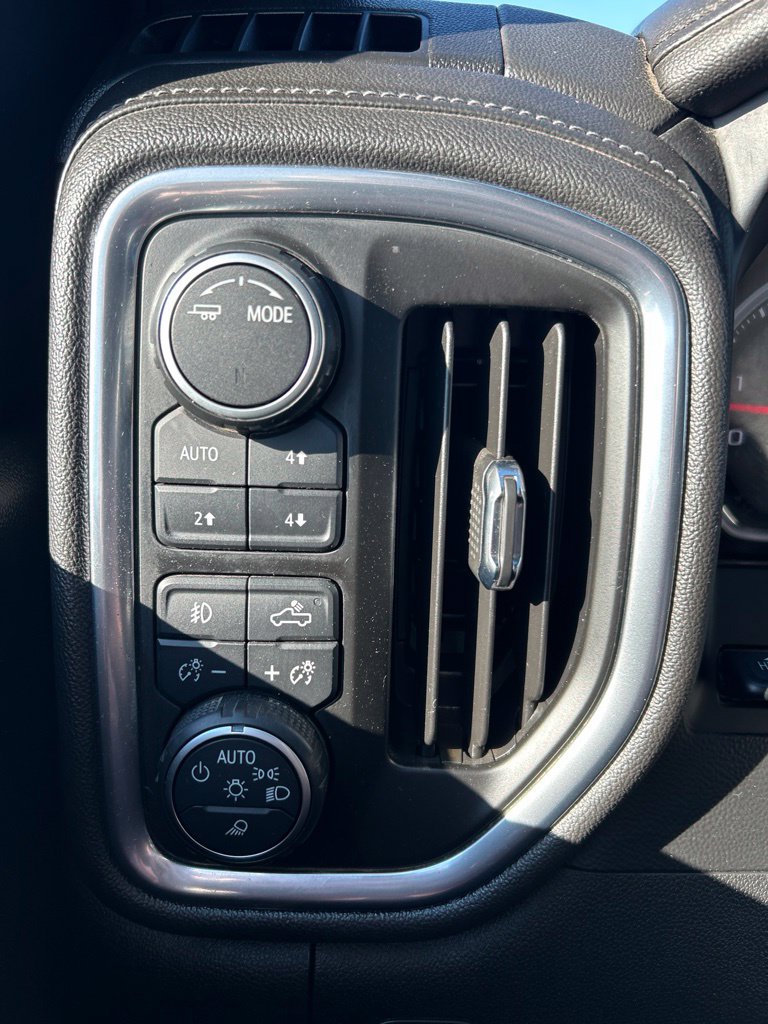 Used 2020 Chevrolet Silverado 2500 High Country w/ Technology Package AWD/4WD image 10