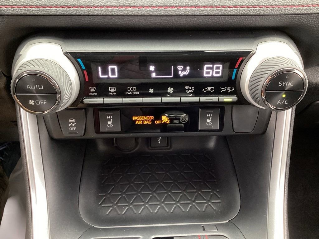 Used 2021 Toyota RAV4 SE w/ Weather & Moonroof Package AWD/4WD image 20