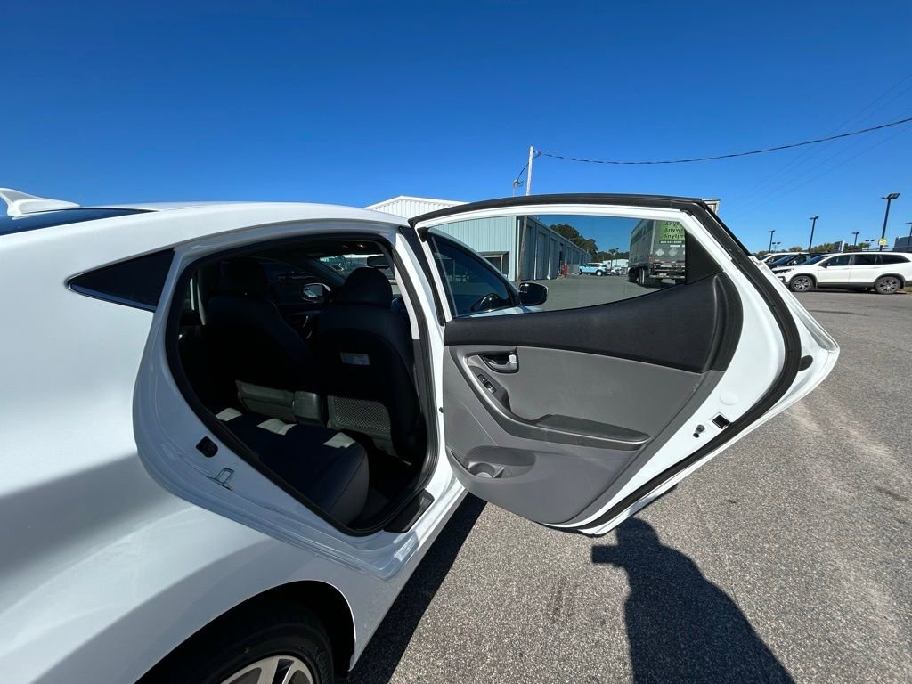 Used 2016 Hyundai Elantra Limited image 18