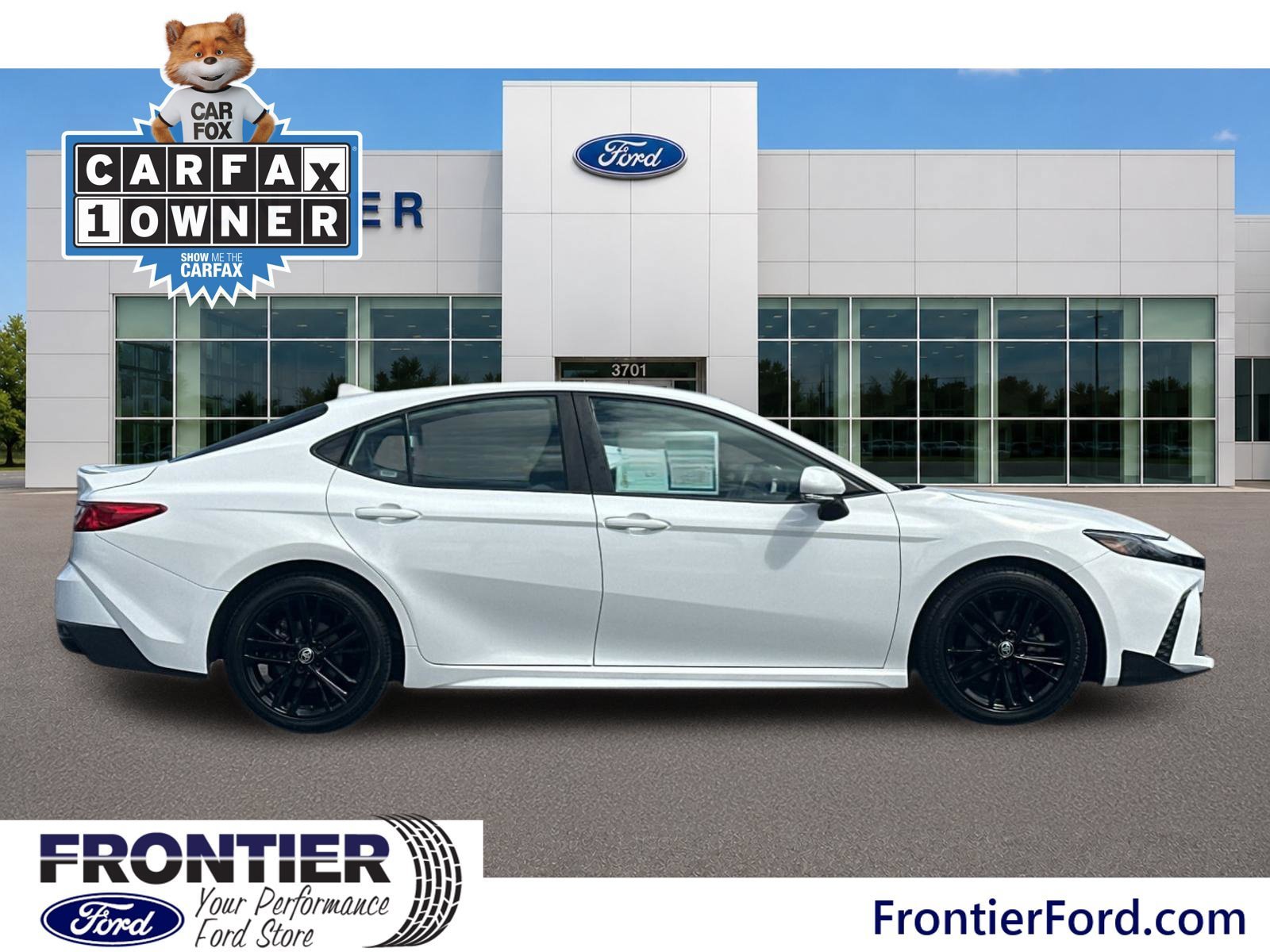 Used 2025 Toyota Camry SE FWD image 4